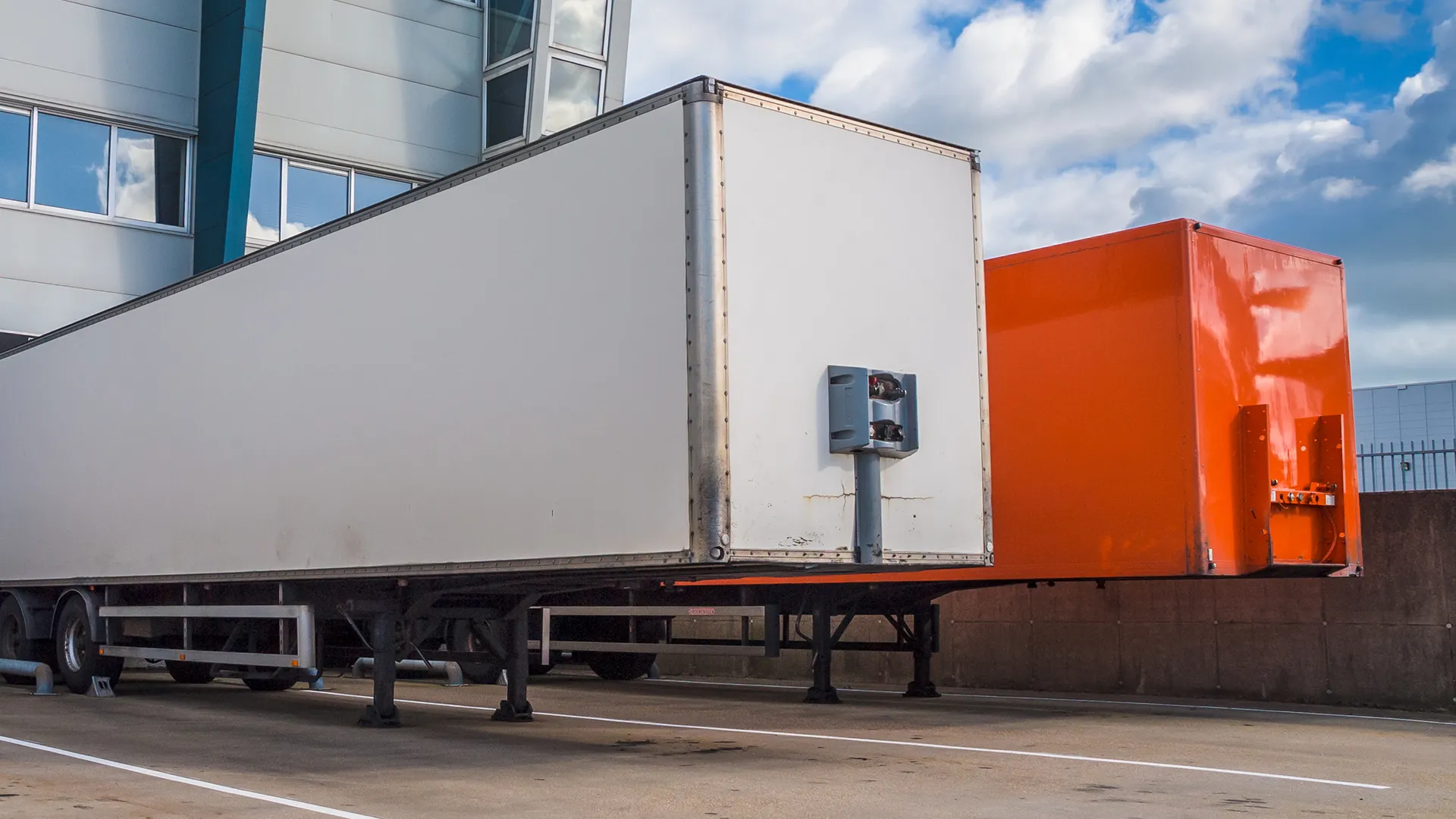 Transport kontenerów BDF DARJA